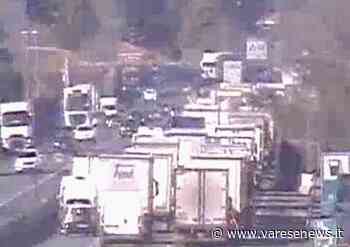 Coda in autostrada tra Busto e Gallarate per "materiali dispersi" - varesenews.it