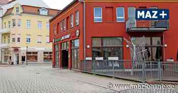 Luckenwalde: Outdoor-Holzmöbel vor dem Lokal "Bel Fiume" weggeräumt - Märkische Allgemeine Zeitung
