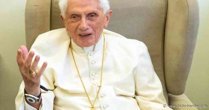Papst Benedikt XVI. entschuldigt sich und streitet ab