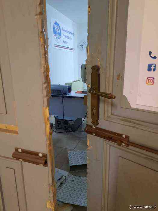 Attacco vandalico a sede Fdi a Fermo - Agenzia ANSA