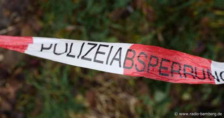 Auto versinkt im Wasser: Frau lebensgefährlich verletzt