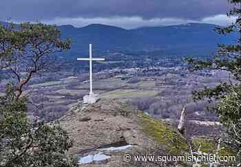 New cross on Mount Tzouhalem after previous one vandalized - Squamish Chief