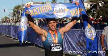 Runners hit the pavement at Surf City Marathon - Los Angeles Times