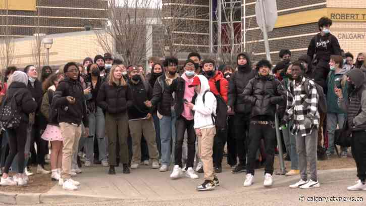 Calgary teen's pizza sharing prompts police response, students claim system is broken