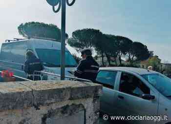 Sosta selvaggia sui ponti per andare al mercato: raffica di multe - ciociariaoggi.it
