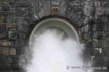 Talsperre Pirk: 16 Tonnen schweres Ventil vor Einbau - Freie Presse