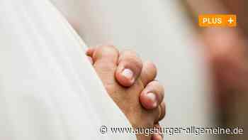 Pater teilt Verschwörungsmythen: Wo Glaube und Wirrglaube verschwimmen - Augsburger Allgemeine