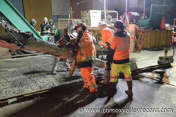 Crews pour final concrete on Courtenay’s 5th Street Bridge Friday night - Comox Valley Record