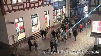 Montagsdemo in Calw - Nach Rückgang: Wieder mehr Leute unterwegs - Schwarzwälder Bote