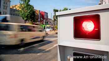 Geblitzt worden und dabei „Stinkefinger“ gezeigt: Autofahrer zu 1200 Euro Strafe verurteilt