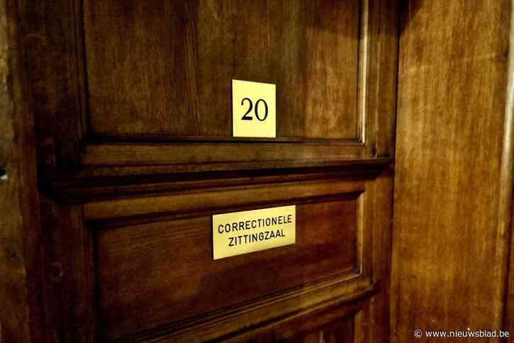 Werkman steelt geld in copycenter en vraagt werkstraf