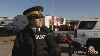 RCMP say they will try to move border protesters to 2nd location