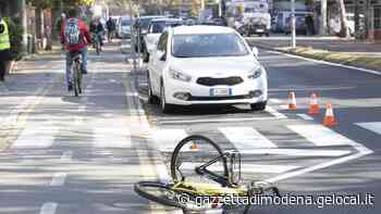 Modena. Attraversamenti a rischio in via Giardini Al Gallo niente è cambiato «Pericoli per pedoni e bici» - La Gazzetta di Modena