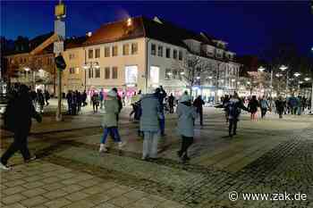 1700 Personen protestieren am Montagabend in Balingen gegen die Corona-Maßnahmen - Zollern-Alb-Kurier