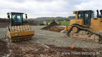 Bau des Rewe-Markts in Holzappel: Für den neuen Einkaufsmarkt wird schon kräftig gebaggert - Rhein-Zeitung