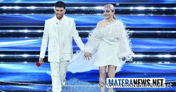 Arisa, cantante lucana, a Sanremo omaggia Alex Baroni! L'avete vista? - Matera News