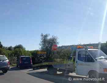 L'auto sbanda e finisce in aperta campagna sulla Floridia - Cassibile - Nuovo Sud