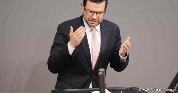 Buschmann korrigiert Anforderungen für Bundesrichter