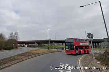 Sidcup: Teenage boy threatened with knife after bus argument