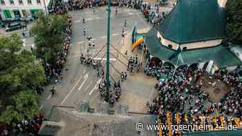 Maibaumaufstellen in Prien am Chiemsee