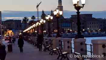 Bari, lampioni spenti sul lungomare per protestare contro il caro bollette - La Repubblica