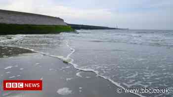 France migrants: Coastguard rescues 36 from North Sea