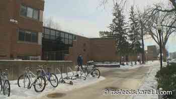U of M warns students after intruder spotted in dorm bathroom