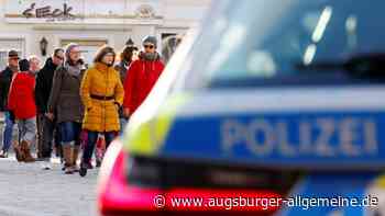 Corona-"Spaziergänger" protestieren unangemeldet in Senden - Augsburger Allgemeine
