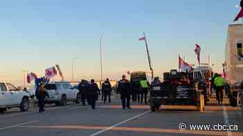 Protesters issued parking tickets as Coutts border crossing stays blocked