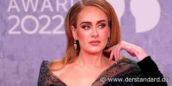 Brit Awards 2022: Die aufregendsten Outfits auf dem roten Teppich - DER STANDARD