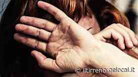 Maltratta moglie e figlia, avvocato ai domiciliari - Il Tirreno