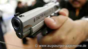 Mann fuchtelt mit Waffe herum: Mehrere Polizisten bei Festnahme verletzt - Augsburger Allgemeine