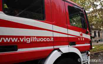 Incendio in una palazzina in provincia di Lecco, giovani in salvo - Sky Tg24