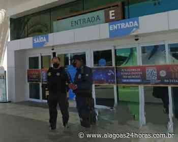 Jovem é socorrida pelo CB após cair de escada em loja de shopping em Maceió - Alagoas 24 Horas