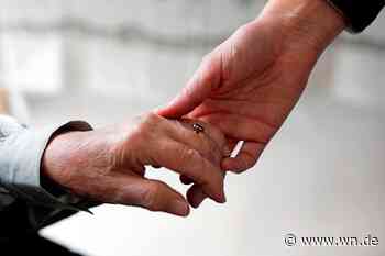 Einsatzkräfte unterstützen im Altenheim