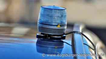 Unbekannter rammt schwarzen VW Multivan in Pfuhl und fährt davon