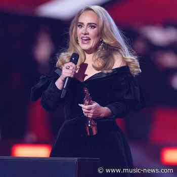 Adele sends crowd wild as she pole dances at London nightclub