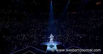 'Canceled' Country Music Superstar Returns, Takes Stage to Raucous Chants of 'Let's Go Brandon' - Video