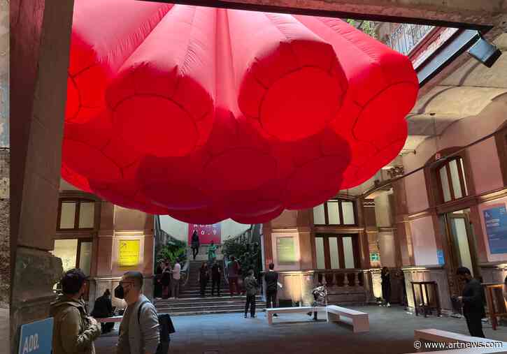 The 5 Best Booths at Salón Acme: Global and Local Politics, and a Scrappy Senisibility