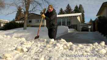 Saskatoon man calls on city to clean up mess left behind by snow graders