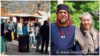 Ritter Emanuel flippt aus vor Glück: Mittelaltermarkt am Schloss Maxlrain darf stattfinden