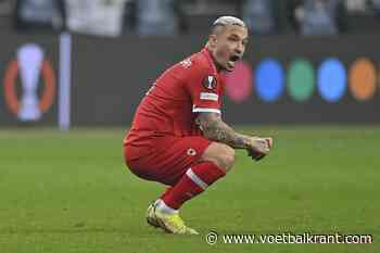 Radja Nainggolan wordt in zijn onderbroek gezet door de fans van Seraing