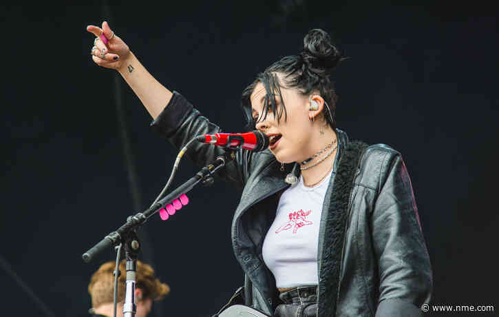 Watch Pale Waves perform new song ‘Jealousy’ as they kick off UK tour