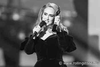 Pole Dance: Adele liefert Show in Londoner Club ab - Rolling Stone
