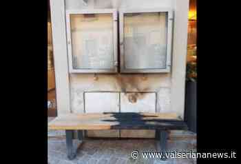 Panchina bruciata in centro a Clusone per un mozzicone non spento - Valseriana News