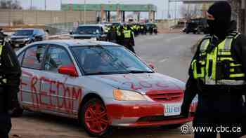 Police move in on Ambassador Bridge blockade after injunction deadline passes