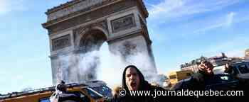 France : La police disperse les convois anti-pass sur les Champs-Élysées