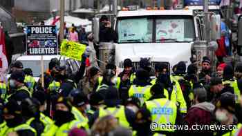 Ottawa police await reinforcements after protesters overwhelm officers