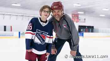 For 13-year-old hockey player, a send-off for the ages