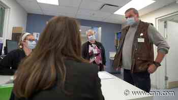 Nurses are overwhelmed. This Chicago hospital hopes a combat veteran can help them cope with pandemic trauma